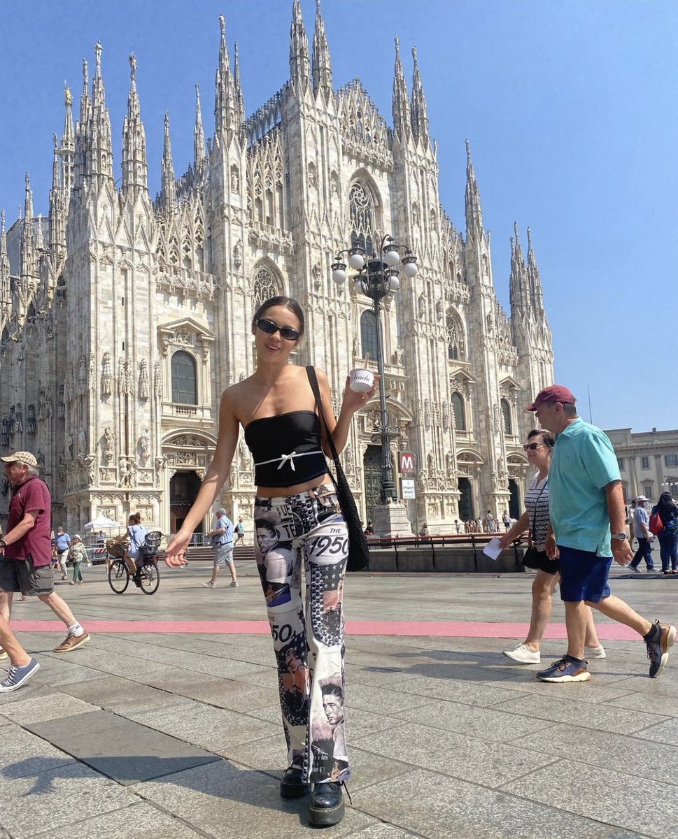 chambierigo's tweet photo. emma chamberlain and olivia rodrigo in europe! https://t.co/ouNtEnIGFv