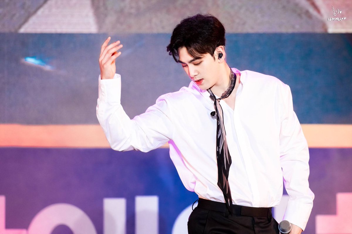 hourly baekho tweet media