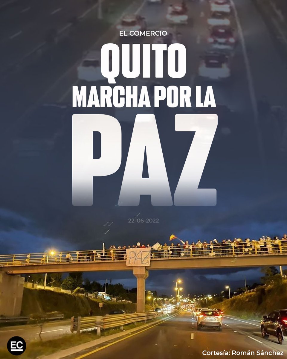 elcomerciocom's tweet photo. La noche de este miércoles, en las calles de #Quito se escucha un pedido: ¡Queremos paz! ❤️🙏 » https://t.co/KmMKL1H9AF https://t.co/JaMM6C5K9t