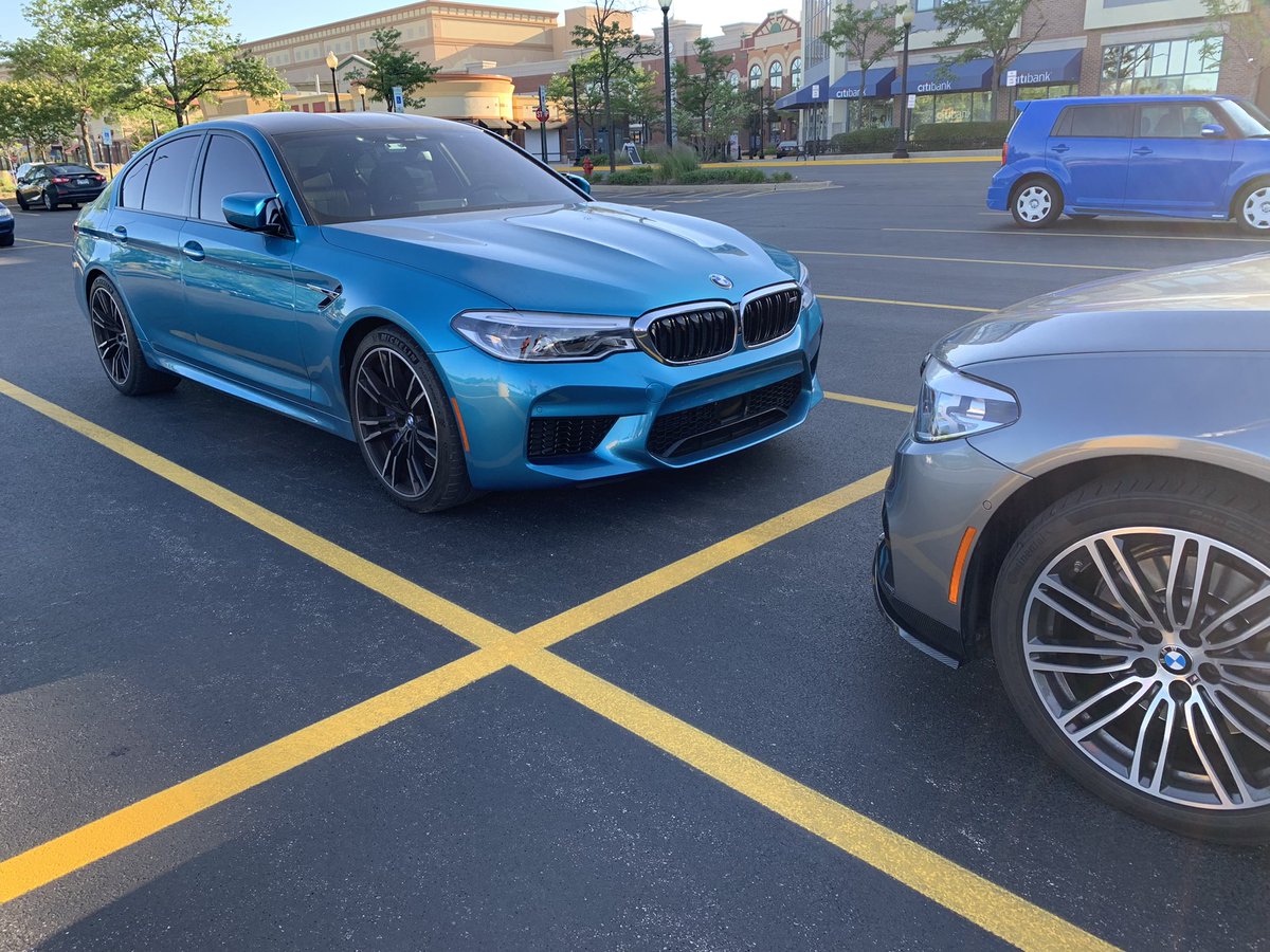 ChicagoSpotter's tweet photo. The blue on this #M5 is hot. Anyone know the name of the color? Snapper Rocks Blue Metallic, by chance?
#snapperrocksblue
#carspotter https://t.co/H19HPR7uNj