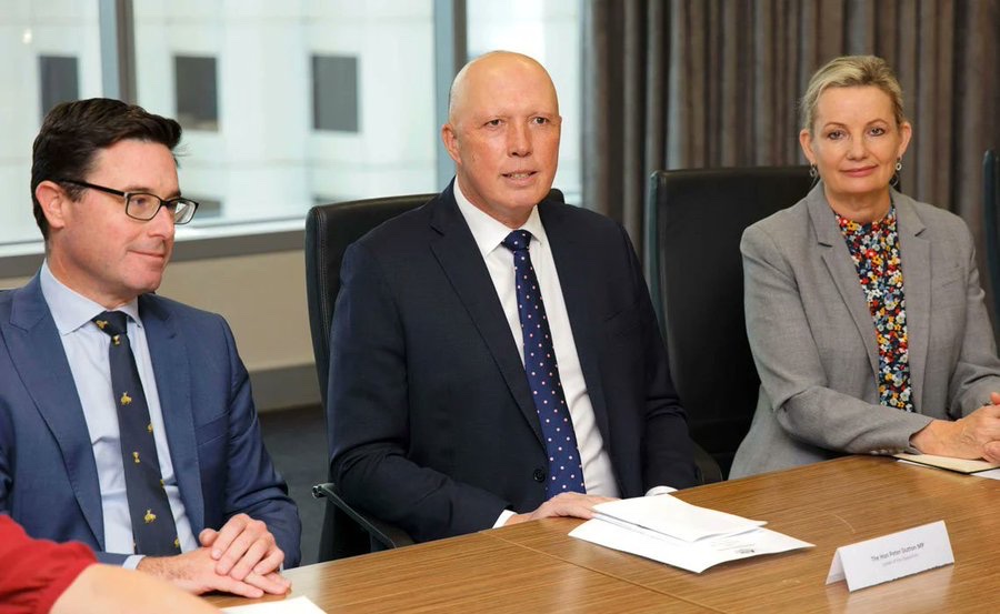 💧joan kunze tweet media