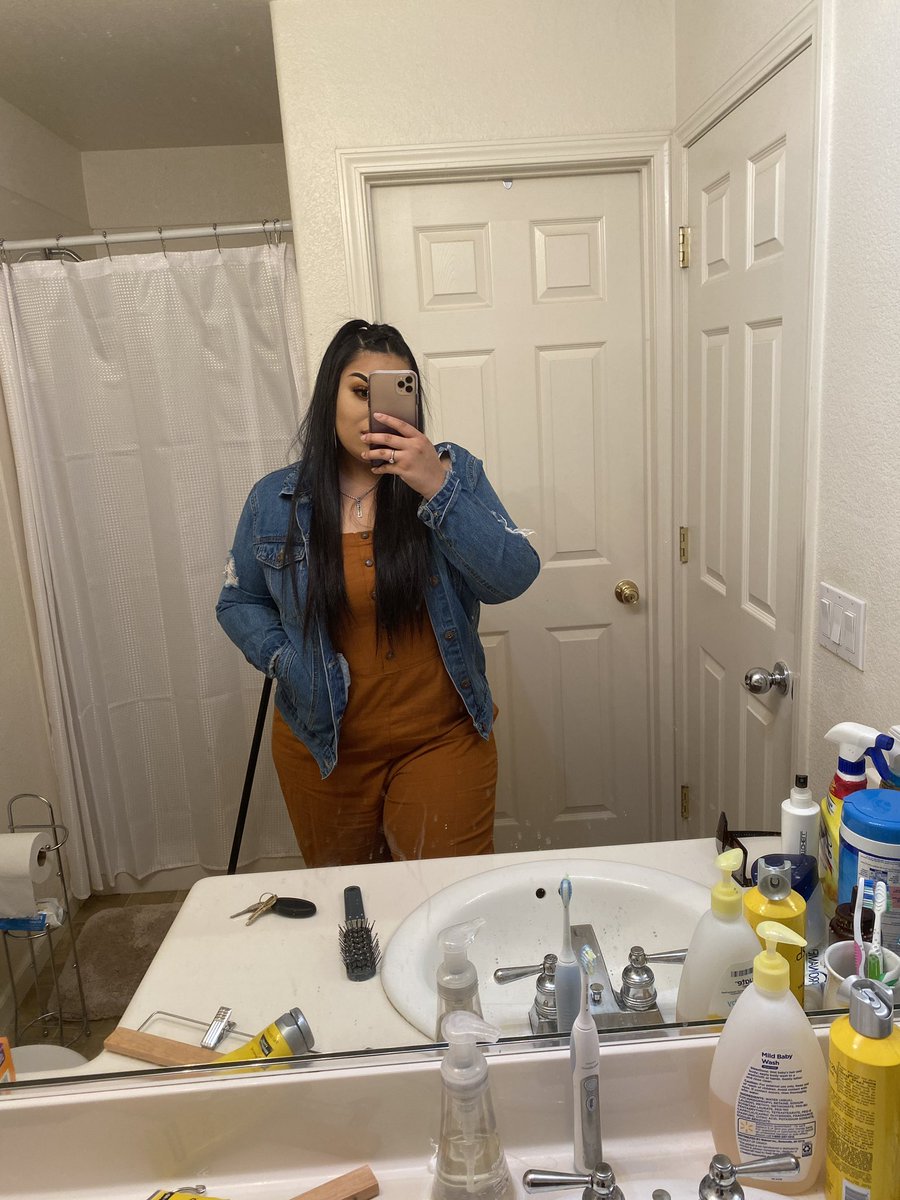 kmt07_'s tweet image. ✨weightloss update✨started Sept 2020 n i weighed 263lbs wearing a size XL n size 16 in jeans. fast forward its June 2021. i now weigh 140lbs wearing a XS n size 4 in jeans. #weightloss