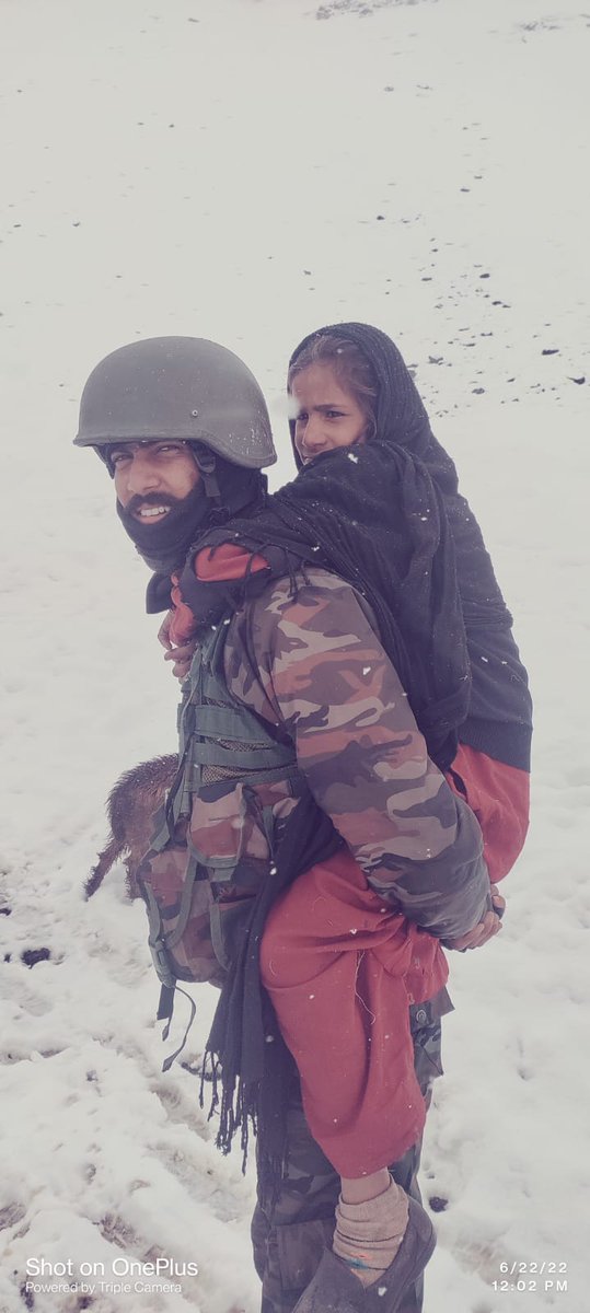 NorthernComd_IA's tweet photo. #IndianArmyPeoplesArmy rescues a group of Bakarwals including 4 children with high fever who were stranded near Chhut pass due to snow storm. Meals &amp; warm clothing were also provided.
#WeCare 

@adgpi 
@DefenceMinIndia 
@OfficeOfLGJandK 
@PIB_India 
@ANI 
@DDNewslive https://t.co/v7py4VPYXq