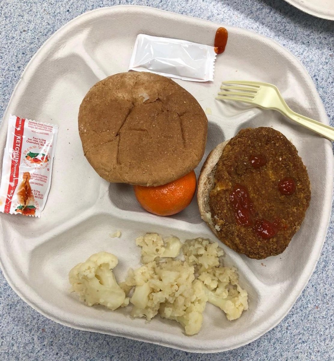 GeopoliticsDH's tweet photo. Left: school lunch in New York City.

Right: school lunch in Shanghai, China. https://t.co/3wQoihPsNE