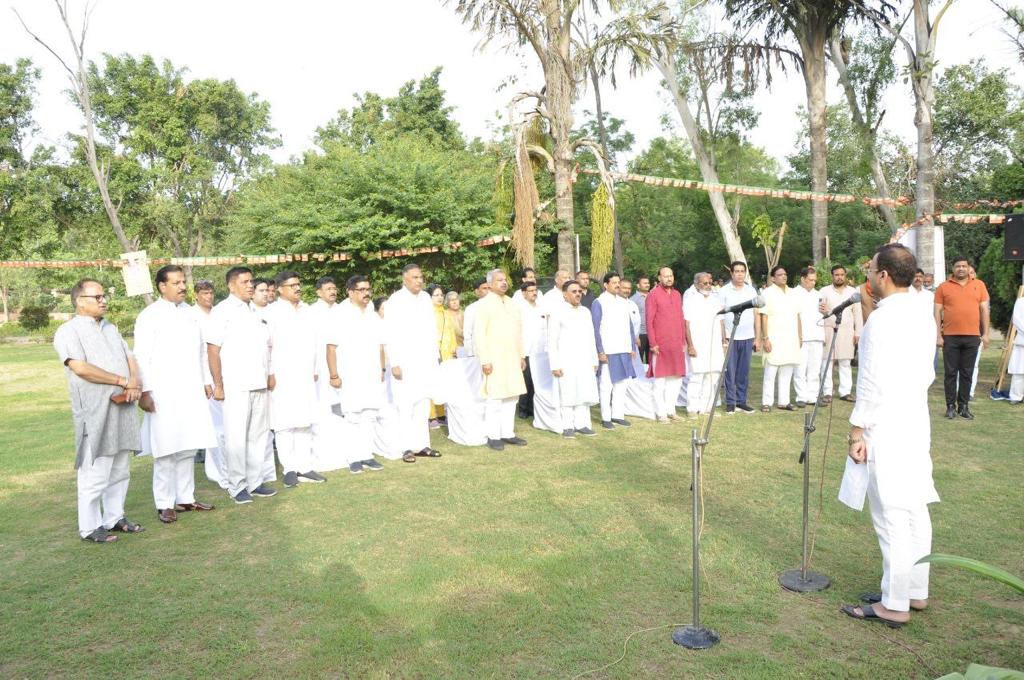 भारतीय जनसंघ के संस्थापक डॉ. श्यामा प्रसाद मुखर्जी जी के बलिदान दिवस पर उन्हें विनम्र श्रद्धांजलि अर्पित की।