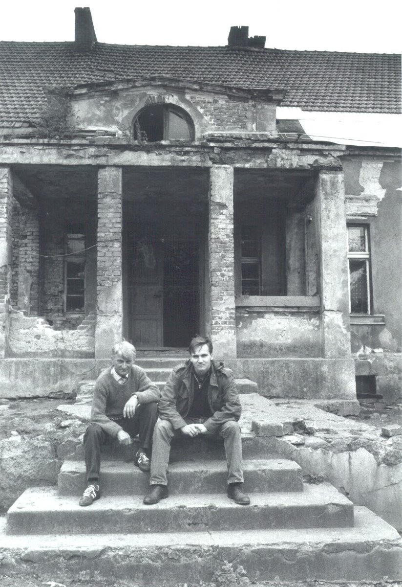 sikorskiradek's tweet photo. 🏡 Ojciec zaczął, syn zakończył odbudowę polskiego zabytku. Dziękuję Ci, Tato❤️
#DzieńOjca #ChobielinDwór https://t.co/TG2ZGUg6h5