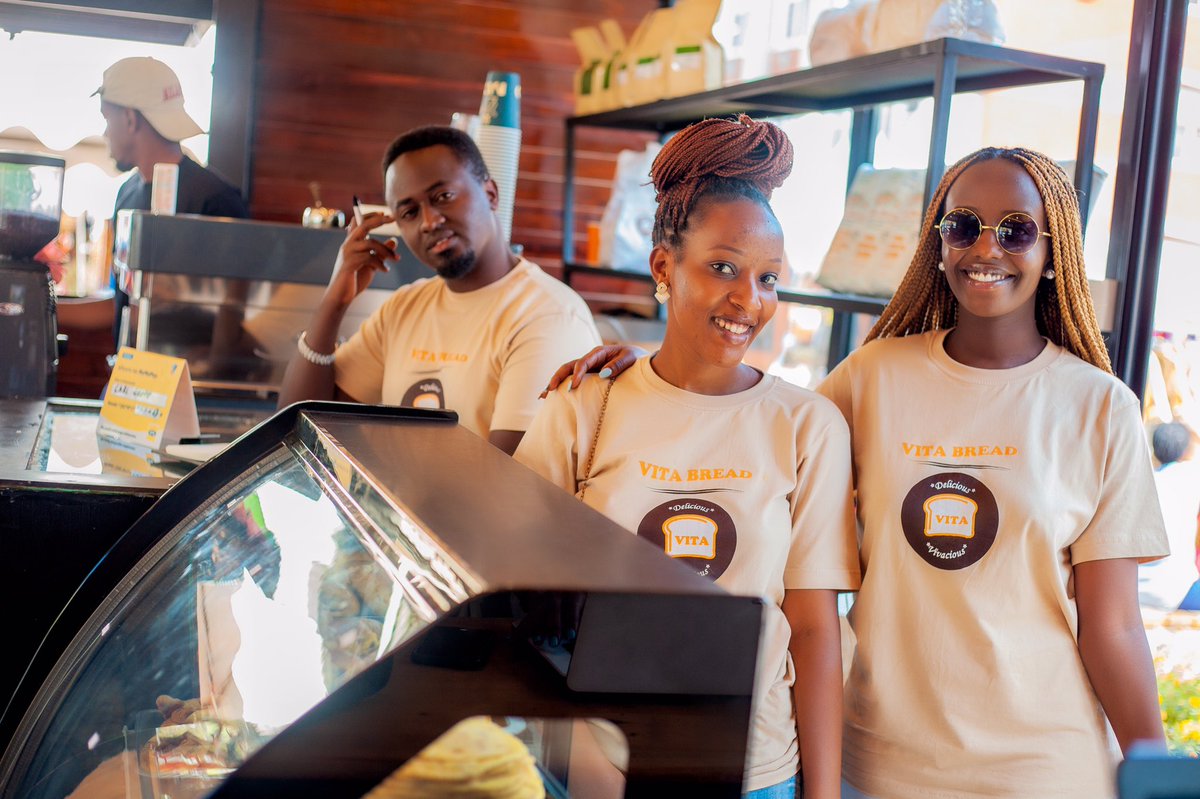 MrInfluencerUg1's tweet photo. JUST IN.. The @carl_ltd of #RwOT are ready to begin another amazing day at the #CHOGM22 street market festival Kick-start your day with a healthy sweet-potato made VITA bread &amp; a good cup of @toffee_frappz #Coffee☕️ 
The right start of the day determines your attitude &amp; sucess https://t.co/L7NGq5drLk