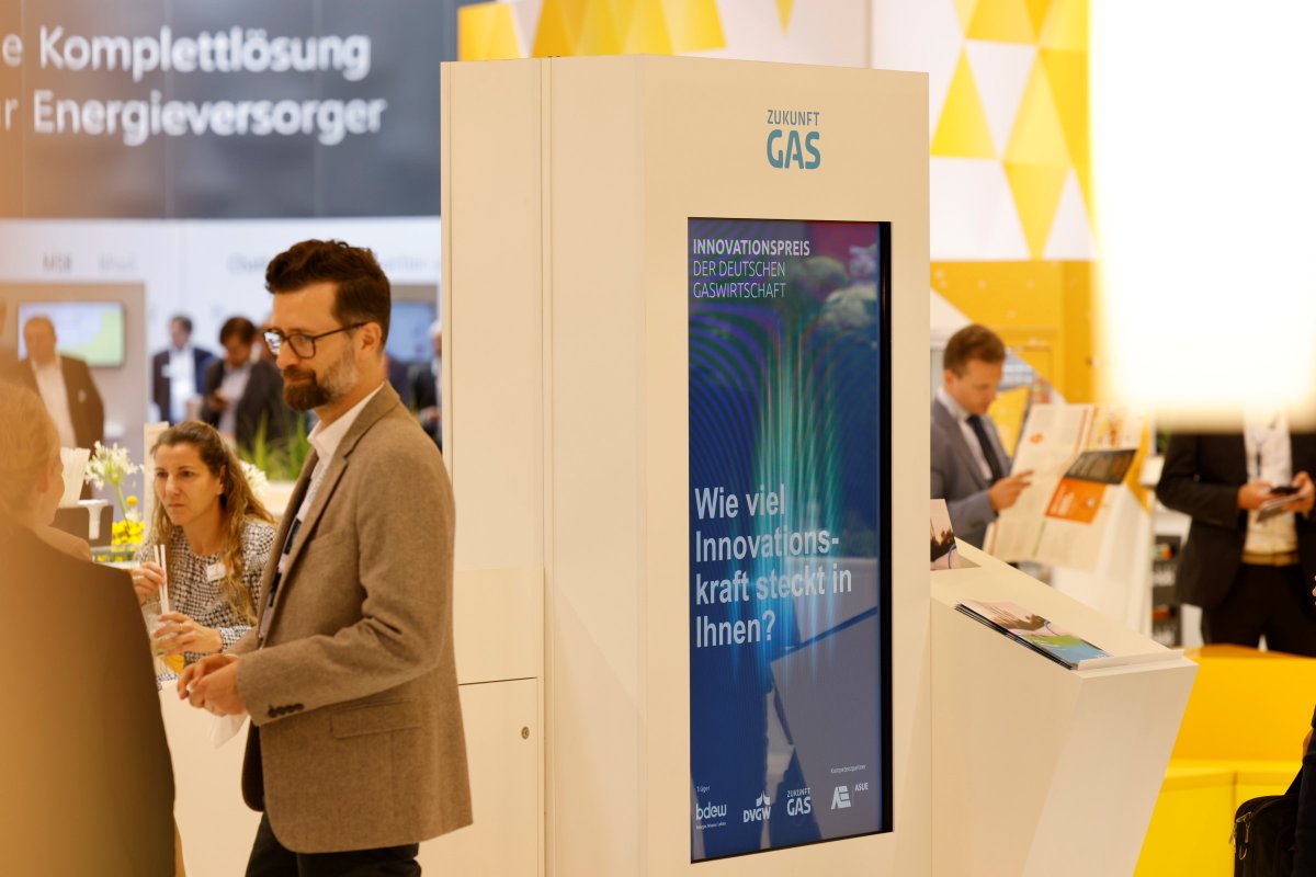 +++ #ENDSPURTE +++

1⃣Letzter Tag der #Eworld2022 läuft 🏃

2⃣Letzte Woche für Ihre Bewerbung auf den #Innovationspreis läuft 🏃
👉Direkt bewerben am Stand der <a href="/VNGAG/">VNG AG</a> (Halle 1, Stand 204).
👉Direkt bewerben unter innovationspreis-gas.de

<a href="/ASUE_eV/">ASUE</a> <a href="/bdew_ev/">BDEW</a> <a href="/DVGW/">DVGW Deutscher Verein des Gas- und Wasserfaches</a> @zukunft_gas