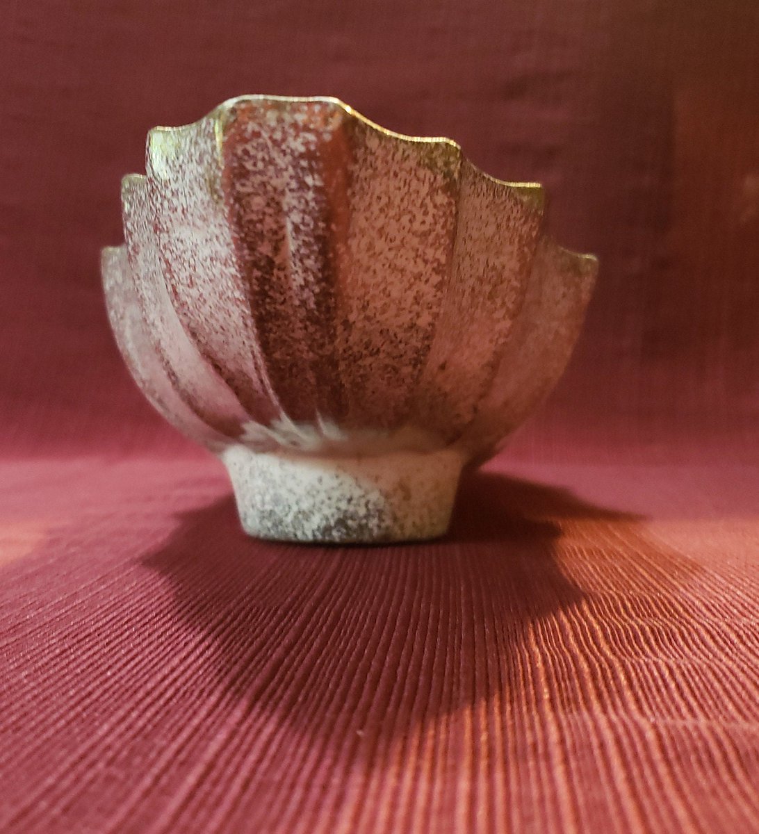 atticesoterica's tweet photo. Vintage California Original 764 Console/Mantle Oblong Ceramic Bowl With Scalloped Edge And Gold Tone Speck Paint, Display Bowl, Made In USA https://t.co/FAjrIn2rrA #Etsy #Collectibles #Curios #Antiques #AtticEsoterica #Vintage #BestOffer #ConsoleBowl https://t.co/nngNlOk8yP