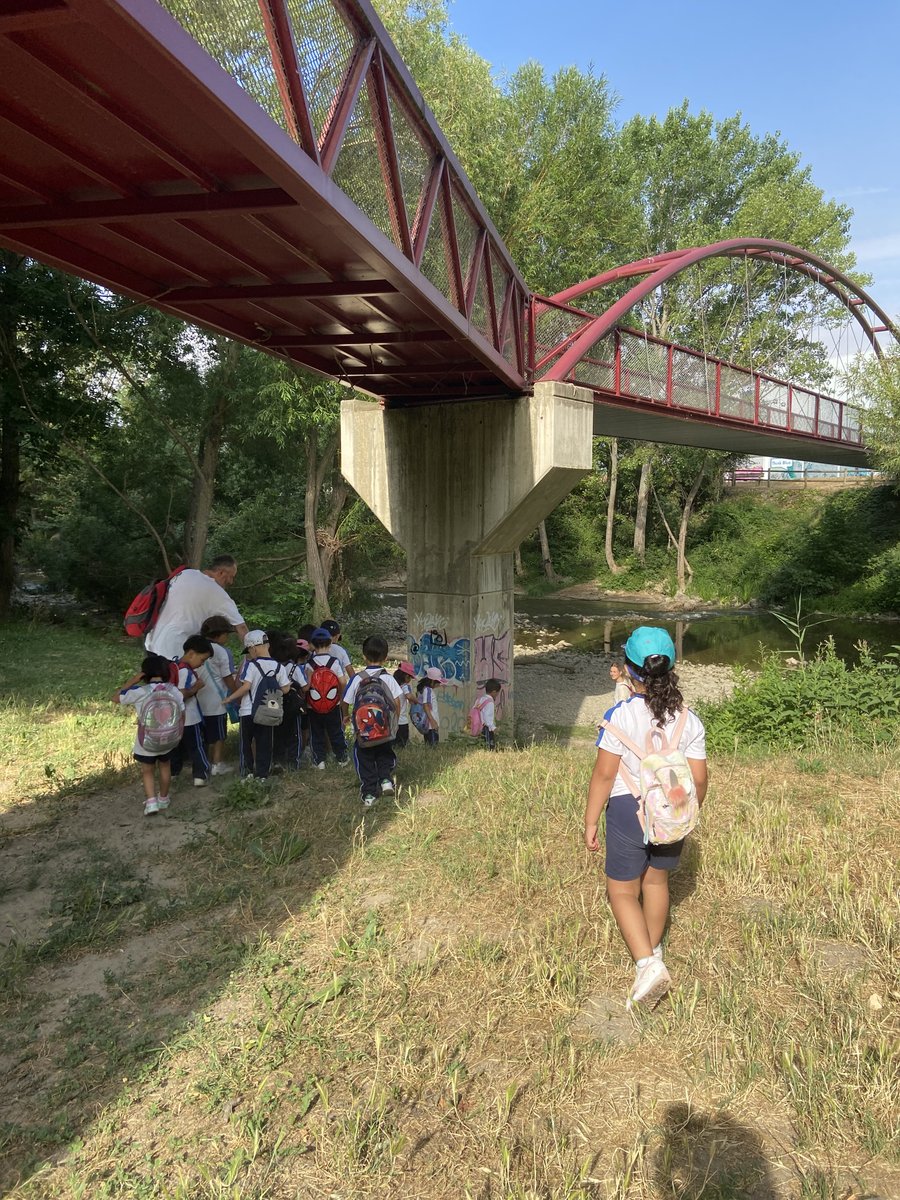 StaLuisaM's tweet photo. 2°EI: Salida fin de curso. Disfrutando de la visita al parque fluvial de #Baranain con @mancoeduca. @HijasCaridadEE @EVHijasCaridadE https://t.co/u7f42sXPaE