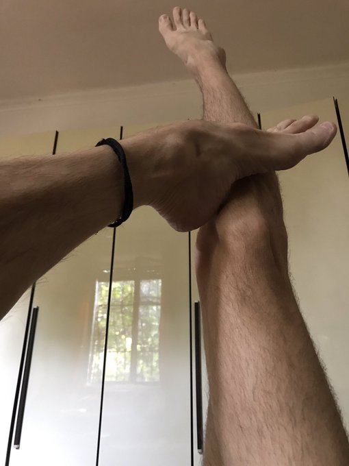 2 pic. Sei feticista di ? ,????e ?maschili?
Are you into #malefeet, #malelegs and #maleass?

?GRATIS