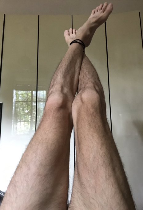 3 pic. Sei feticista di ? ,????e ?maschili?
Are you into #malefeet, #malelegs and #maleass?

?GRATIS