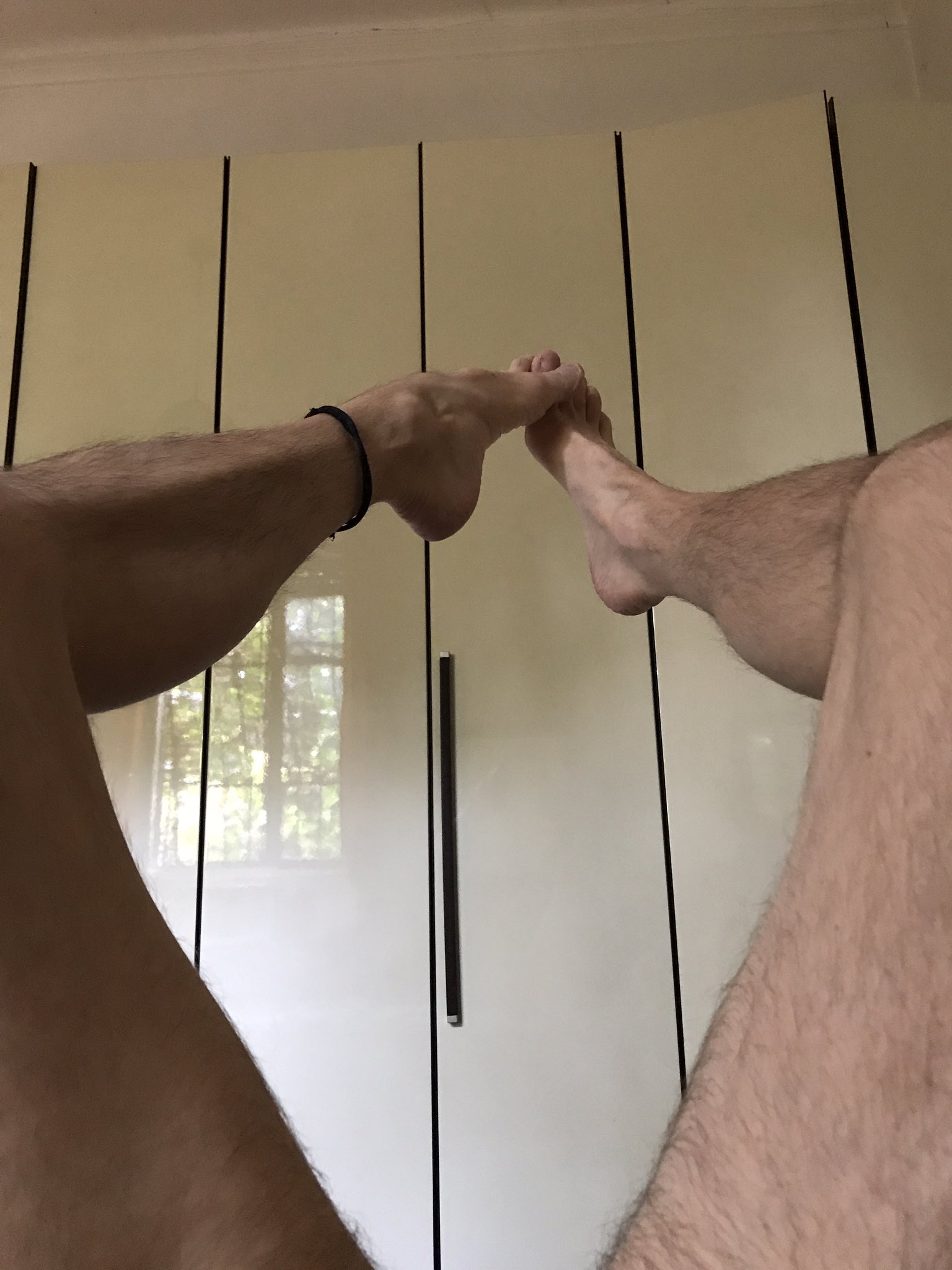 4 pic. Sei feticista di ? ,????e ?maschili?
Are you into #malefeet, #malelegs and #maleass?

?GRATIS