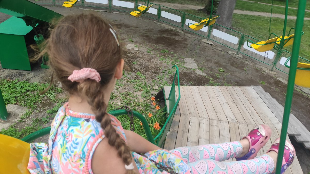 olgatokariuk's tweet photo. Ukrainian children these days:
'I used to have so many dreams. About toys, other things... Now I only have one: that the war ends and we return home'.
💔 to hear this from a 7 y.o. https://t.co/IvV4b1BkmF