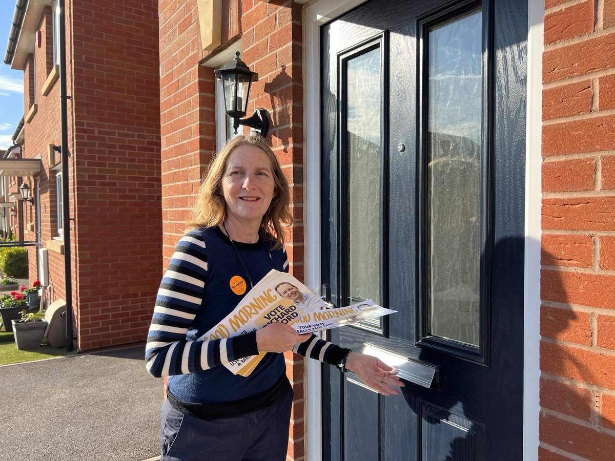 It’s good morning from #TivertonandHoniton, an early start getting out leaflets for @RichardFoordLD.

Hoping for an historic result today. @LibDems #WinningHere! 🔶