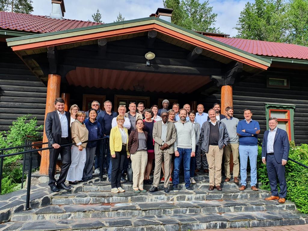 acodea_'s tweet photo. A principios de semana volvimos a celebrar una asamblea de @FFP_AgriCord por fin de manera presencial! Qué bueno volver a compartir con nuestros colegas de alianza y conocer el sector agropecuario y forestal finlandés. Thanks @FFDFinland y #MTK https://t.co/dzDxu1rIwI