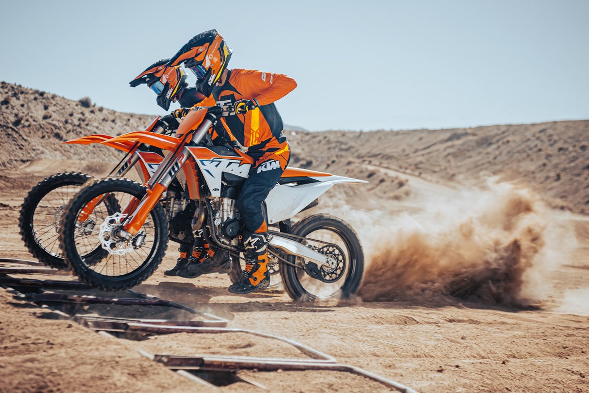 KTM_UK's tweet image. #KTMBlog - The new 12-bike 2023 KTM SX line-up broke cover on May 10. But what is so special about this generation of motocrossers? The KTM BLOG delves into the details of the latest KTM SX range to find out what's new!

Click fal.cn/3pGga for more!

#KTM #ReadyToRace