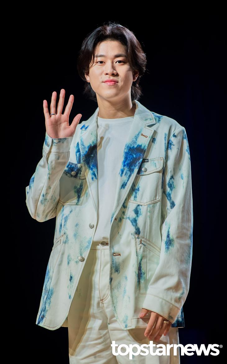 [HD포토] 이무진, ‘귀욤’ (참고사항 쇼케이스) #이무진 #참고사항 #쇼케이스 #프리뷰 bit.ly/3xIjTS6 <- Original Photo