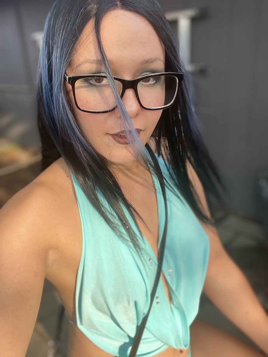 tastybijou's tweet photo. Last night at Sinrock Fairbanks! Come git it
#fbx #fairbanks #fairbanksalaska #alaskagirl #landofthemidnightsun #nightlife #baddie #alt #girlswithglasses #altgirl #piercedgirl #clearheels #selfie https://t.co/QHeq0sqYdZ