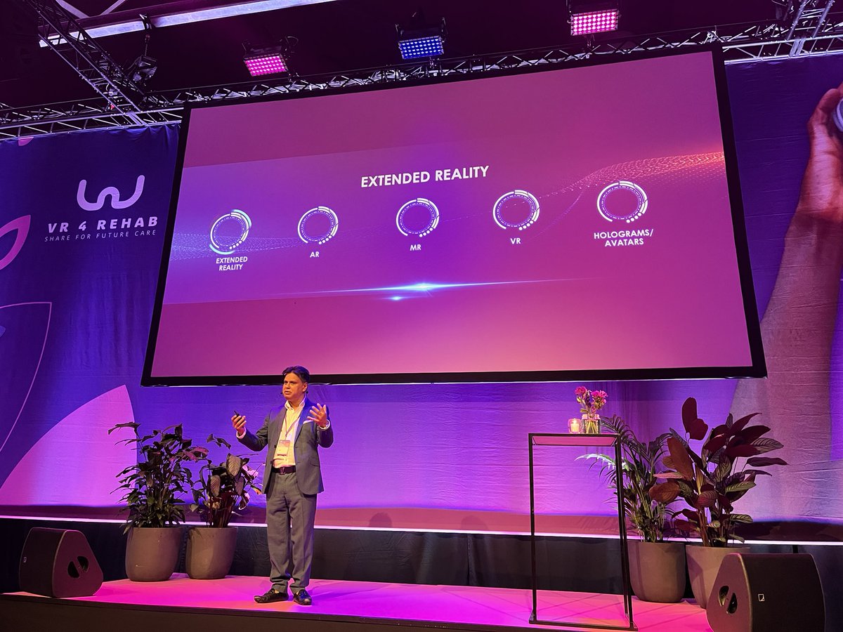 health20Paris's tweet photo. @ShafiAhmed5 is taking us at #vr4rehab #vr4pain #Netherlands on historical tour of #immersive #technology such as #ar use in #surgery #eHealth #digitalhealth https://t.co/rbajd9b2ne