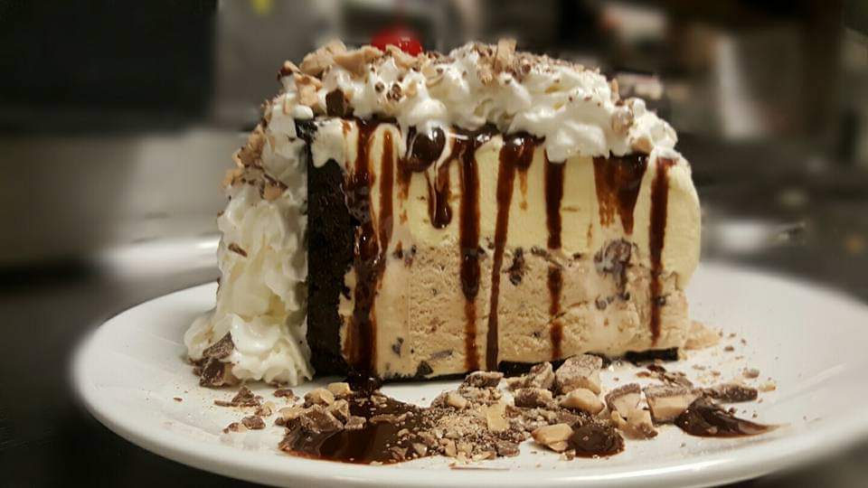 mcgrathsfh's tweet photo. Make sure you save some room for dessert and try the Ice Cream Mud Pie! #dessert #mcgrathsfishhouse #mudpie https://t.co/2tu5de37b1