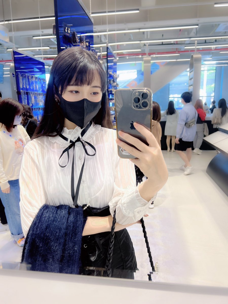 如果不是小时候缺爱，以前怎会遇到一个稍微对自己好一点的男人 就想要跟他过一生，小时候的伤害，终其一生都在自愈 https://t.co/xay5w8EzE8