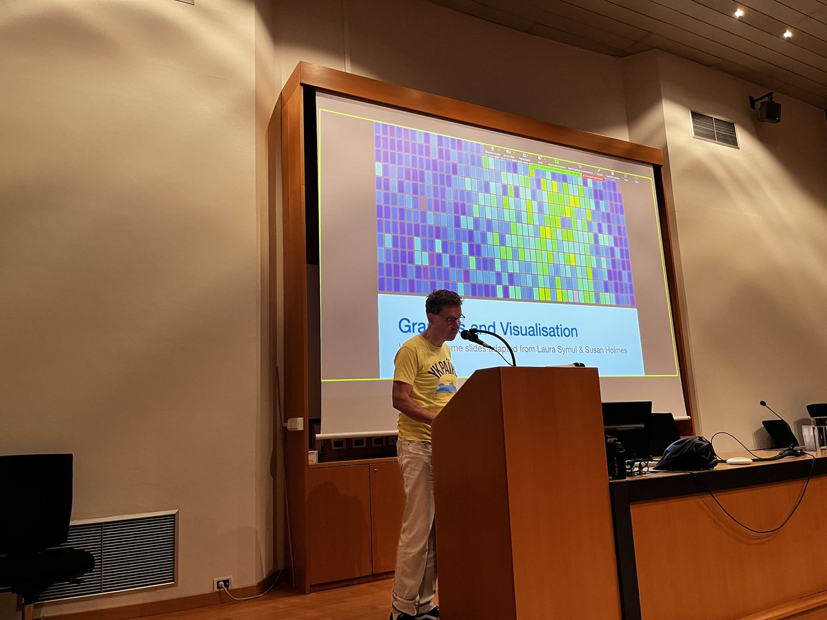 jo_rainer's tweet photo. Wolfgang @wolfgangkhuber on graphics and visualization in #RStats at #CSAMA2022 https://t.co/lCfuM6rx9D