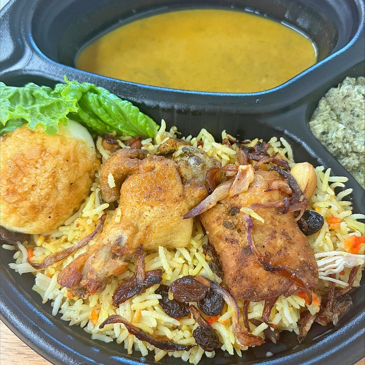 mottecaeru's tweet photo. 初スリランカ料理！スパイスが効いた本格的な味で異国感を楽しめたケロ～🐸♪暑くなると、スパイシーなものを食べたくなるのは僕だけ？
https://t.co/GaRRbZWnYk

#小諸 #テイクアウト #ラミヤーキッチン #スリランカカレー #ビリヤニ https://t.co/iEeGgXO3ri