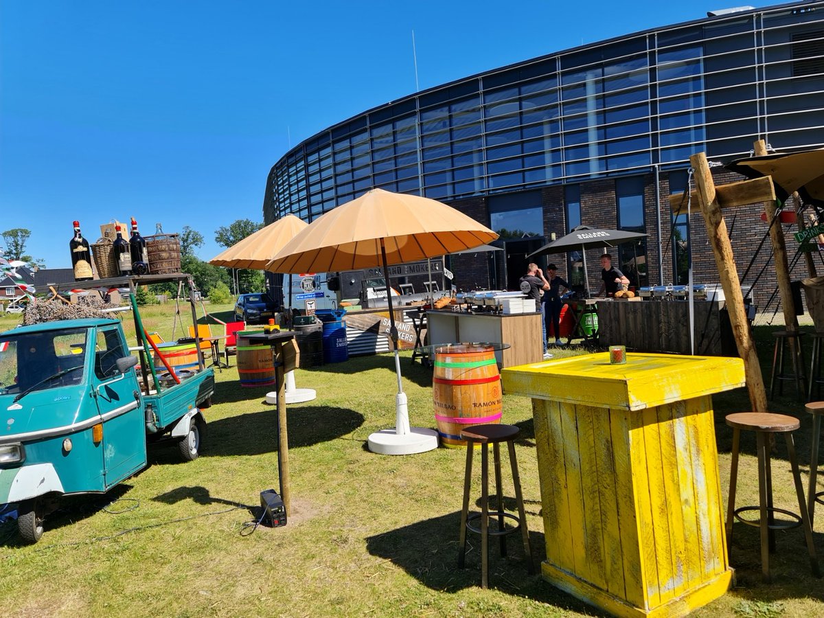 Het #jubileumfeest en #zomerborrel hebben we goed gevierd aan de vijver bij het <a href="/HOFtheater_/">HOFtheater Raalte</a> 

#ondernemenraalte #jubileum #feestvieren #netwerken