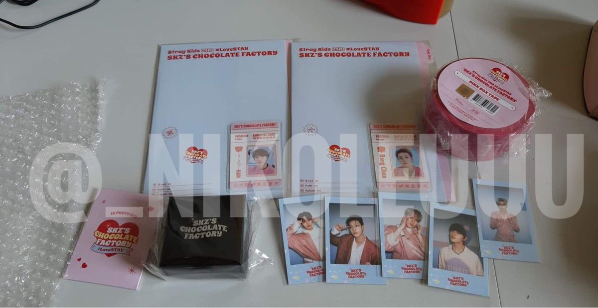 _nikoleuuu's tweet photo. #Nikoleuuu_Updates
Unposted photos of arrival for Lovestay SKZ Chocolate Factory (included in shipped out box in recent post). Arrived @ KR add May 4 &amp; 9. https://t.co/a9c3q74JPw