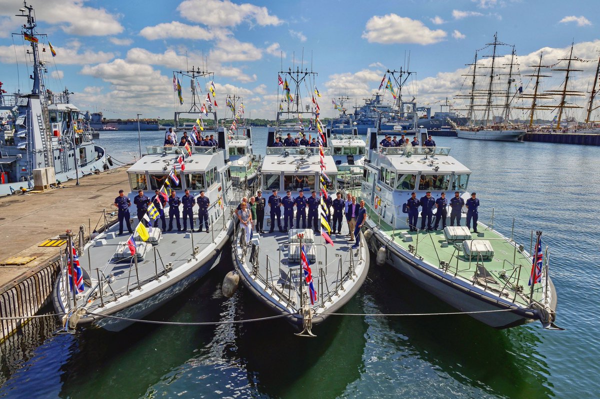 The sailors of 𝐂𝐨𝐚𝐬𝐭𝐚𝐥 𝐅𝐨𝐫𝐜𝐞𝐬 𝐒𝐪𝐮𝐚𝐝𝐫𝐨𝐧 at #KielerWoche having just finished supporting #NATO during #BALTOPS22. Welcome onboard to the Defence Staff from @UKinGermany.

@RoyalNavy @deutschemarine @CdrJamieWells 

#GlobalModernReady #CFSOverseas2022