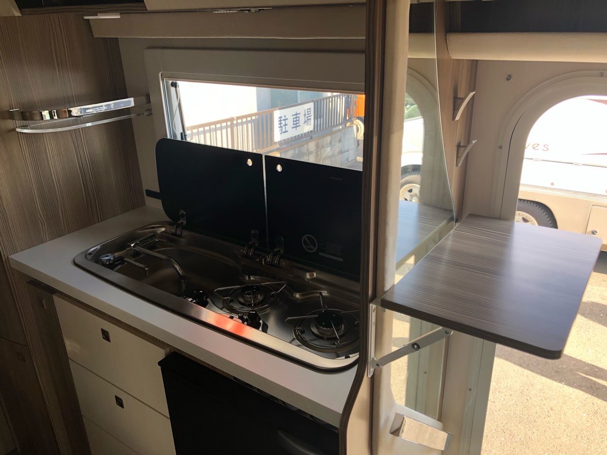 Vantech_jp's tweet photo. 【特注オプション】〜ZIL520〜

VANTECH埼玉より、オーナー様からの特注オプションのご紹介です。棚やサイドテーブルはあって便利なもの。ご参考にどうぞ！

◆VANTECH埼玉スタッフブログ
https://t.co/Q6NbwcV8uz

＃ZiL520
＃オプション
＃ZiLNoble
＃CORDEBunks
#バンテック埼玉
＃キャンピングカー https://t.co/PoZiTbVGY0