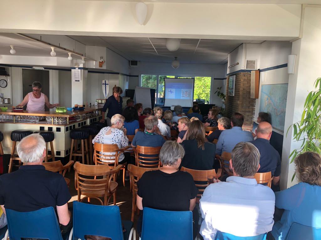 Stuurliedervergadering, samen met de stuurlieden van KRZV de Maas. 

Het onderwerp was veiligheid, met name zichtbaarheid. Niet onbelangrijk op die steeds drukker wordende rivieren. 

In november komt er een nieuwe richtlijn voor de veiligheid op het water van de KNRB