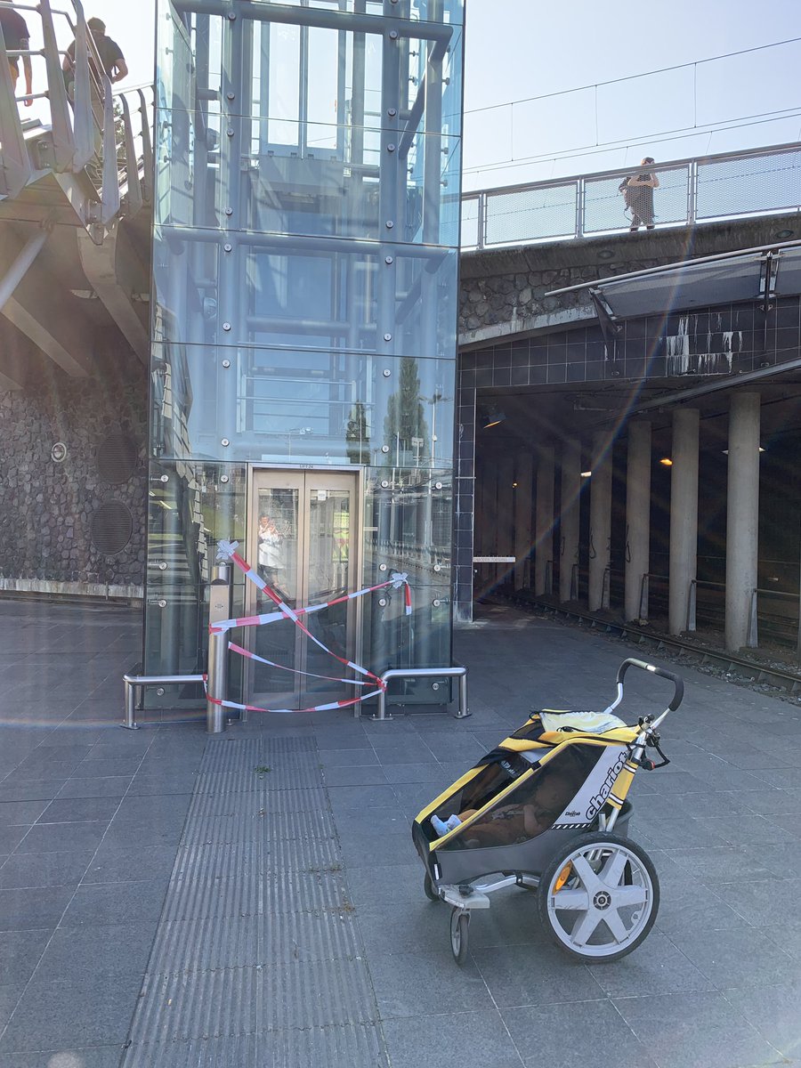 LodewijkvanL's tweet photo. @AmsterdamNL  sta je dan met je baby op station rietlandpark. Lift is al maanden kapot.. #fixit #hoemoeilijkkanhetzijn https://t.co/fdkQnGVhDt