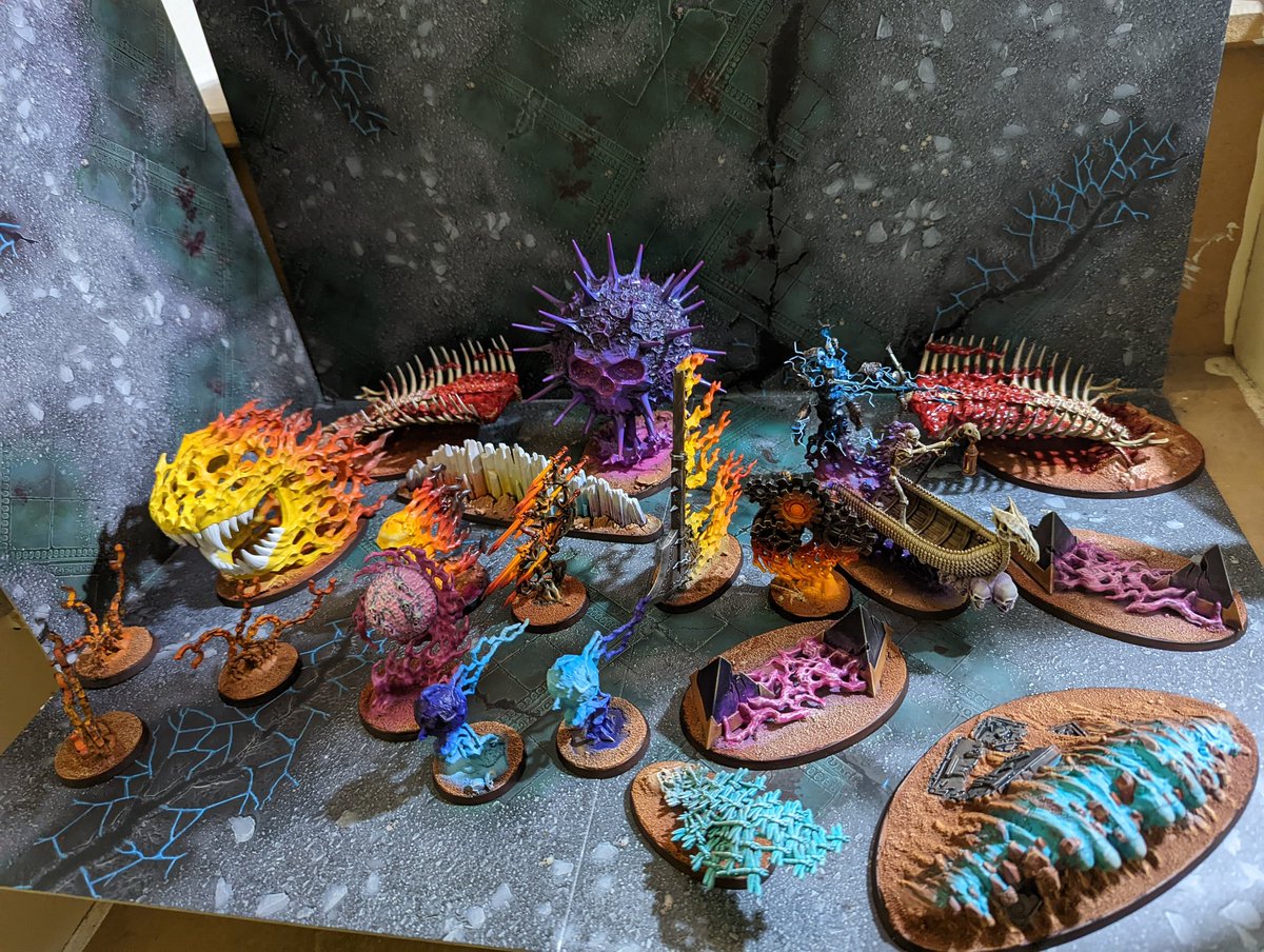 MrLee_Mekshop's tweet photo. Got the Endless spell set in 2018 on release It only took 4years(well 3years 362days of procrastination) to finally finish painting them lol
#endlessspells #ageofsigmar #AoS #WarhammerCommunity https://t.co/nhmxWfIM9s