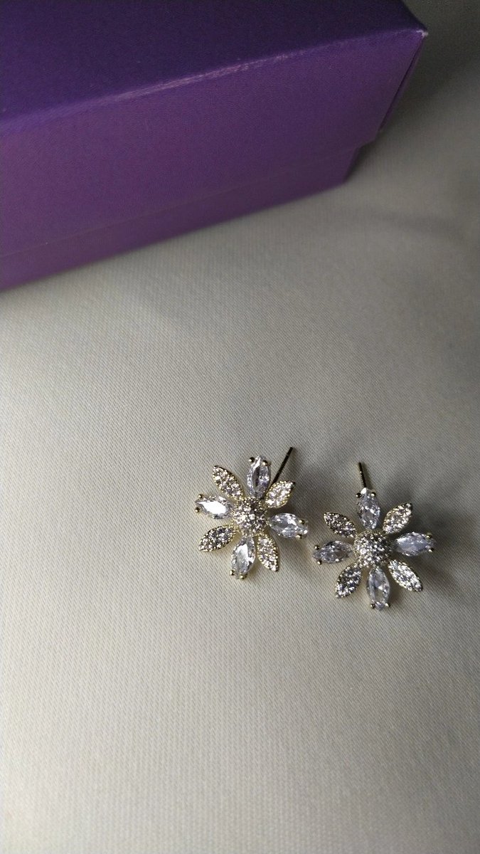 Herkese merhaba. Yeni çekilişle karşınızdayız 🎉 içinizden bir kişiye çiçek küpe çıkacak. Yapmanız gerekenler
Bu hesabı takip etmek, bu gönderiyi beğenmek ve rtlemek 🌼
Bu gönderiye üç arkadaşınızı etiketlemek 🦋
Ne kadar çok etiket o kadar çok kazanma şansı!🏵️
Bol şanslar!