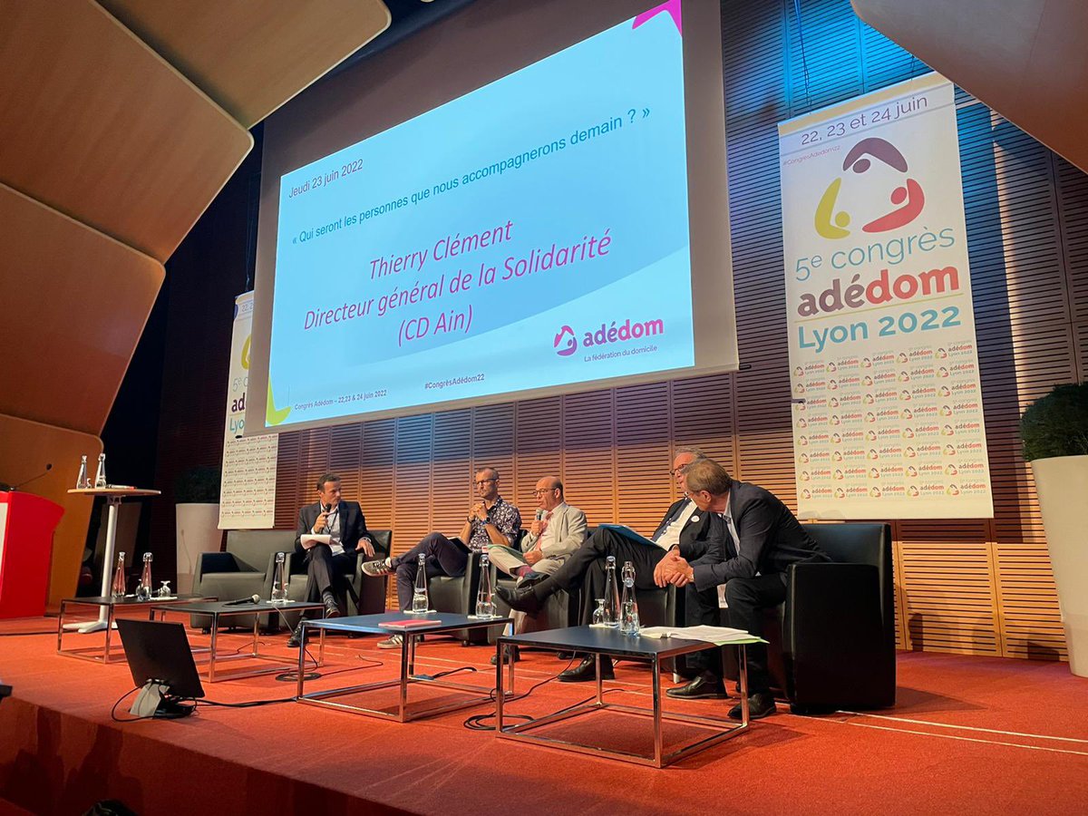. #CongrèsAdédom22 « #Accompagner la vie au #domicile de demain : entre #innovation et #éthique » 
Salle comble pour l’ouverture de la première table ronde : « Qui seront les personnes que nous accompagneront #demain ? »