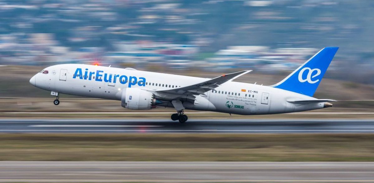 Applications close soon on these four great roles with member airlines <a href="/AirEuropa/">Air Europa</a> and <a href="/SingaporeAir/">Singapore Airlines</a> . Please spread the word bar-uk.org/airline-jobs/ #airlinejobs #airlines #cargo