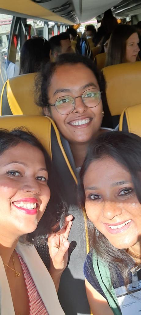 22Chayanika's tweet photo. On the way to meet the President
#AvHTOGETHER #AvHGEMEINSAM #AvHstiftung #AvHreunited #enrouteSCHLOSSBELLEVUE https://t.co/p2rmdkKtSX