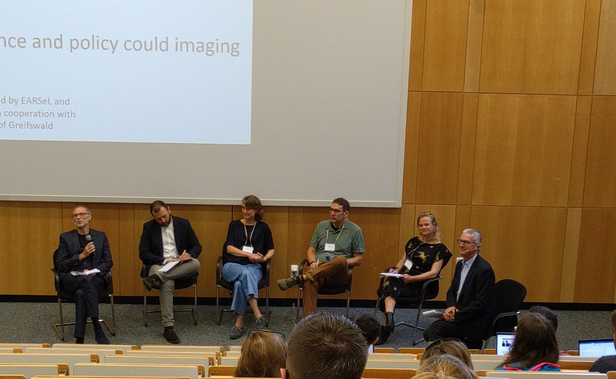 HumboldtEOLab's tweet photo. Patrick Hostert (HU Berlin), Marco Celesti (ESA), Godola Rosner (DLR), @PhilTownsnd (UW Madison) and @aingejo (FAO) having an interesting panel discussion on "Imaging Spectroscopy towards 2030", #EARSeL workshop Potsdam. https://t.co/TYxHCH7x6L