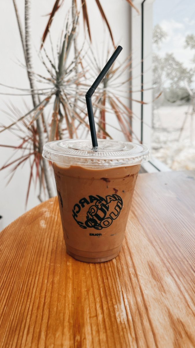 tlesri's tweet photo. Soul March ร้านคาเฟ่ชะอำเปิดใหม่ ฟิลแบบเกาหลีคือดีมากอ่ะ ครัวซองค์อร่อยกาแฟก็อร่อย ที่จอดรถก็กว้างมาก นั่งแล้วไม่อยากลุก ข้างในเหมือนจะตกแต่งน้อยๆแต่มันได้ฟิลแบบบอกไม่ถูก @aroii #อร่อยบอกต่อ #คาเฟ่ชะอำ #soulmarchcafe https://t.co/2Wklk14Kky
