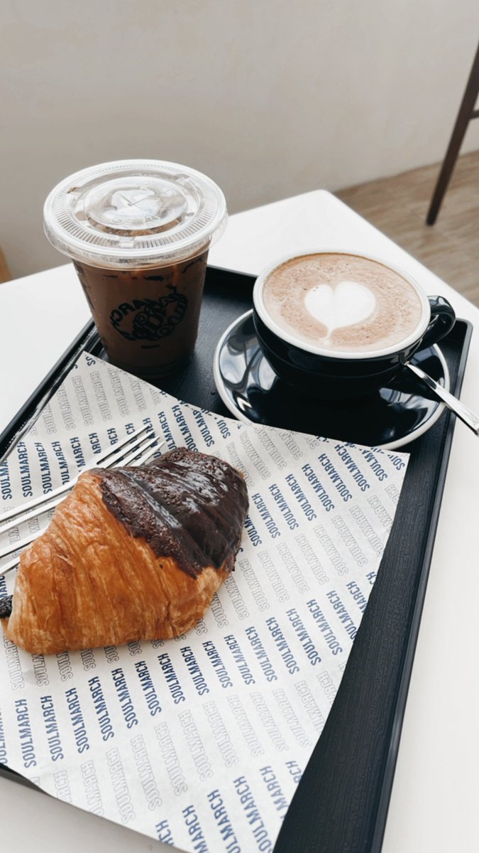 tlesri's tweet photo. Soul March ร้านคาเฟ่ชะอำเปิดใหม่ ฟิลแบบเกาหลีคือดีมากอ่ะ ครัวซองค์อร่อยกาแฟก็อร่อย ที่จอดรถก็กว้างมาก นั่งแล้วไม่อยากลุก ข้างในเหมือนจะตกแต่งน้อยๆแต่มันได้ฟิลแบบบอกไม่ถูก @aroii #อร่อยบอกต่อ #คาเฟ่ชะอำ #soulmarchcafe https://t.co/2Wklk14Kky