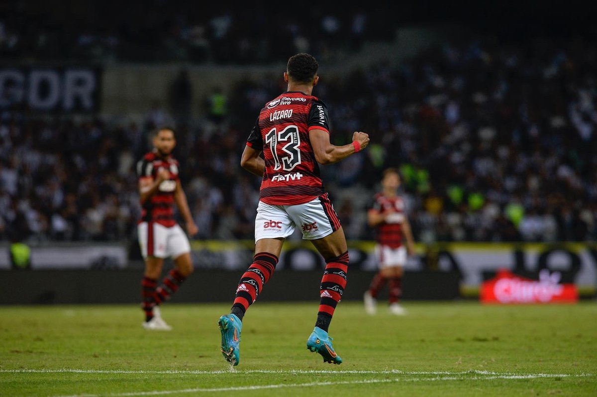 Lazarovini10's tweet photo. Flamengo é acreditar até o final…❤️🖤 90 minutos dentro do Maracanã agora ⚽️💫 https://t.co/FZvDO3LNEA
