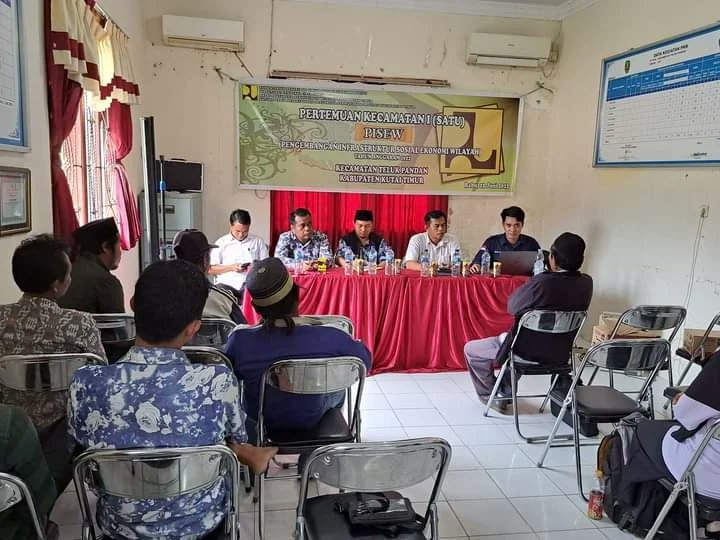 suara_irwan's tweet photo. (1). Satu minggu ini, tim IR-1 Kaltim mengadakan pertemuan dengan masyarakat penerima manfaat dari aspirasi Program PISEW, Dr. @irwan_fecho (Anggota DPR8-RI Dapil Kaltim).
IR-1
#Berpikir
#Bersuara
#Bertindak https://t.co/fRekxB8JBz