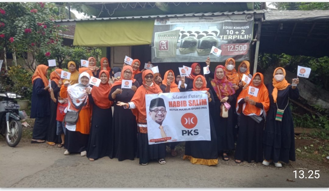 Menyaksikan antusiasme warga Jateng di Brebes, Tegal dan Semarang. Turun dari kendaraan utk menyapa sejenak. Semoga rakyat Jateng semakin sejahtera &amp; bahagia di tengah tekanan ekonomi nasional. <a href="/PKSjateng/">Mas Blangkon</a> <a href="/pkstegal/">PKS Tegal Laka-Laka</a>
<a href="/PKSBrebes/">PKS Brebes</a>
#DrSalimMenyapaJawaTengah
#DrSalimMelayaniIndonesia