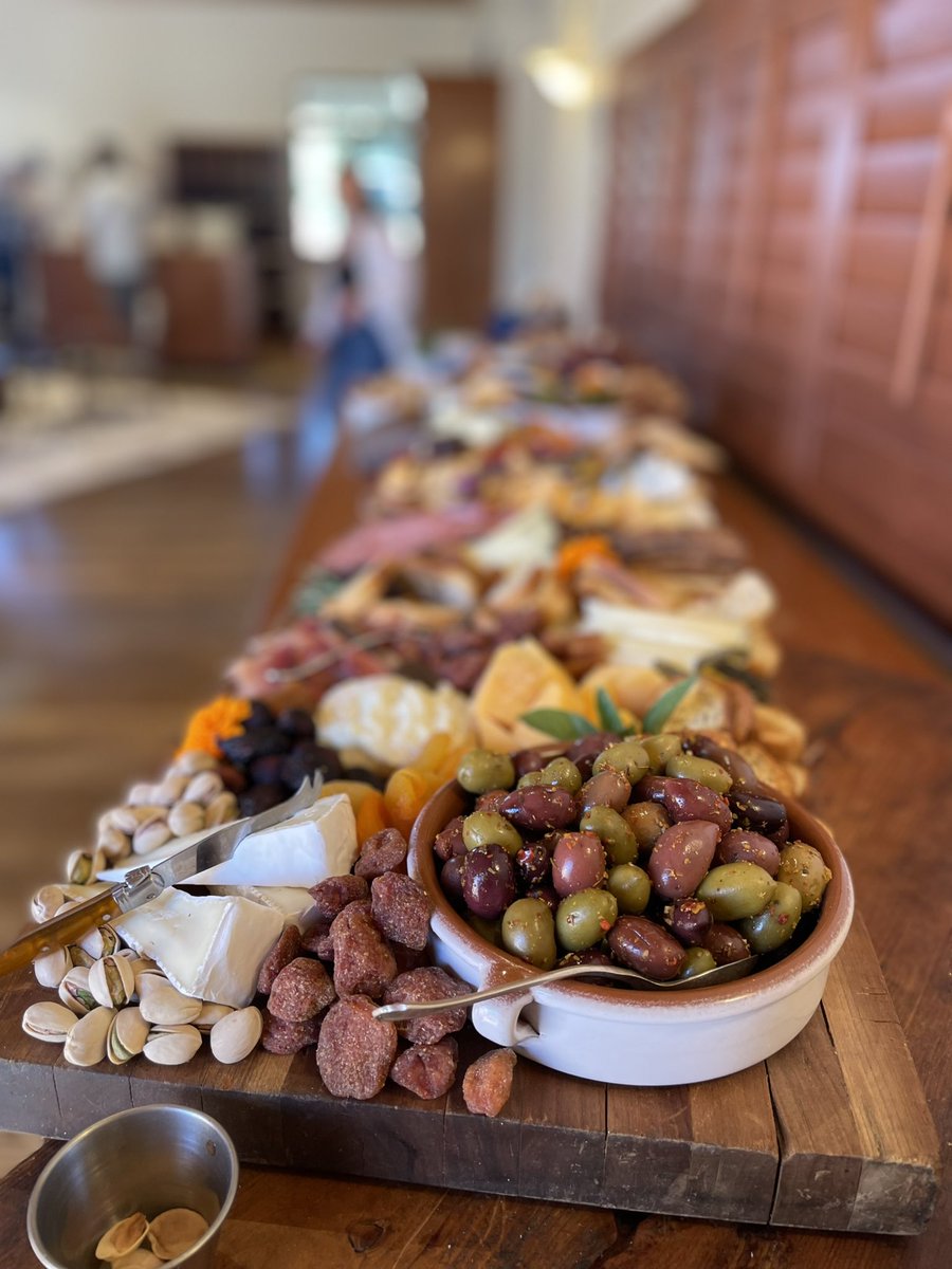 What’s on your charcuterie board?
Don’t forget to grab some Three Rivers Wine before the weekend. It’s going to be a warm one. 🥵 
.
.
.
#threeriverswinery #charcuterieboard #charcuterie #foleyfoodandwinesociety #wallawalla #wallawallawine #wawine #wa_state_wine #wine