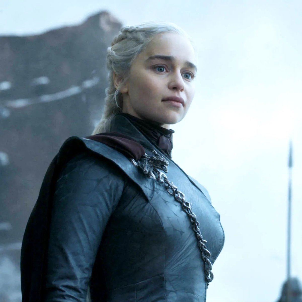 Thrones_Facts's tweet photo. Emilia Clarke confirms the #GameOfThrones Jon Snow sequel series is real ⚔️

"[Kit Harington] told me about it ... It's happening. It's been created by Kit as far as I understand ... He's in it from the ground up"

(via @BBC) https://t.co/fCHrGJdiiX
