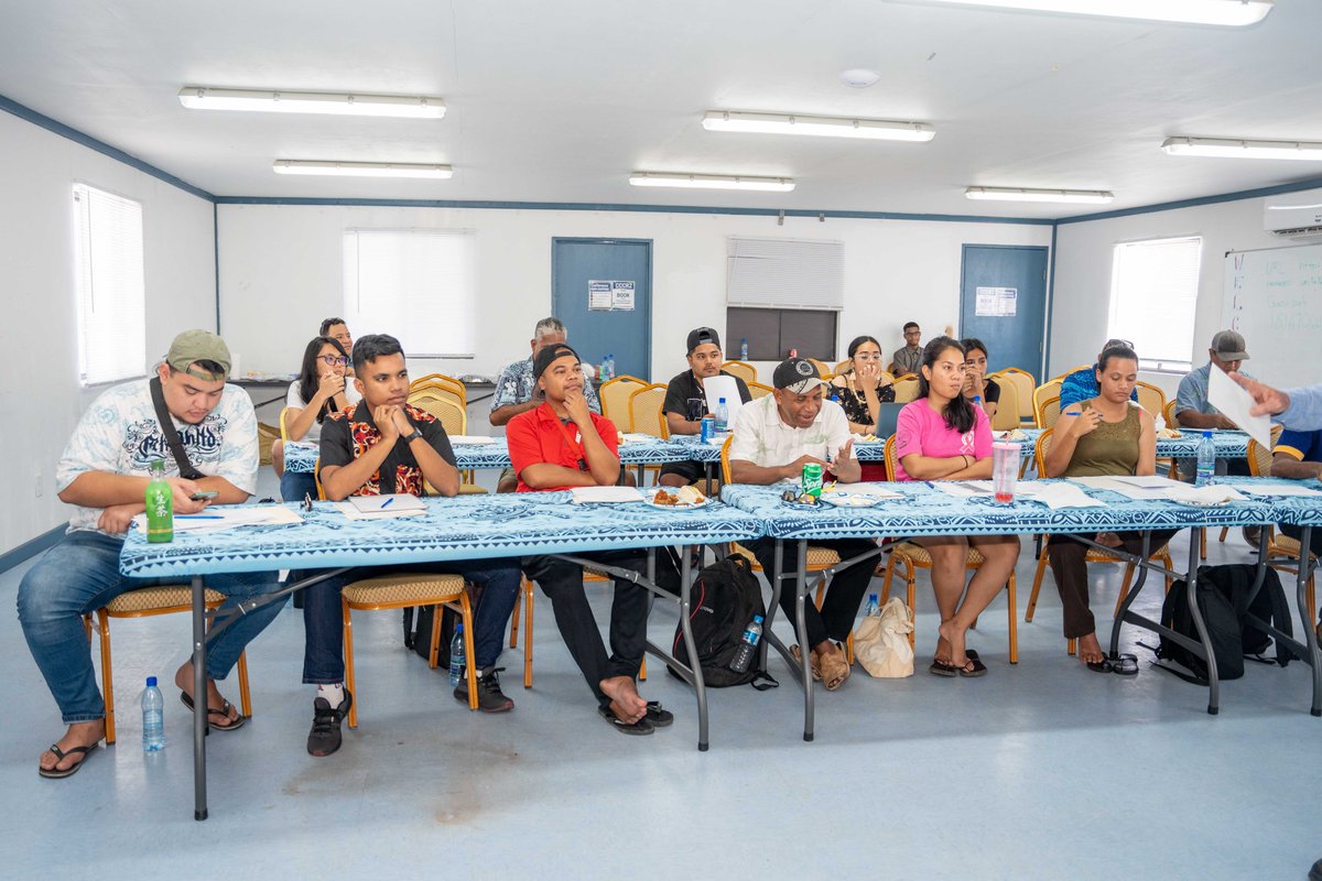 AnnAuman's tweet photo. I'm teaching an amazing workshop for Marshall Islands journalists. Telling your Pacific story, &amp; ethics. https://t.co/ndvbLLjcBK