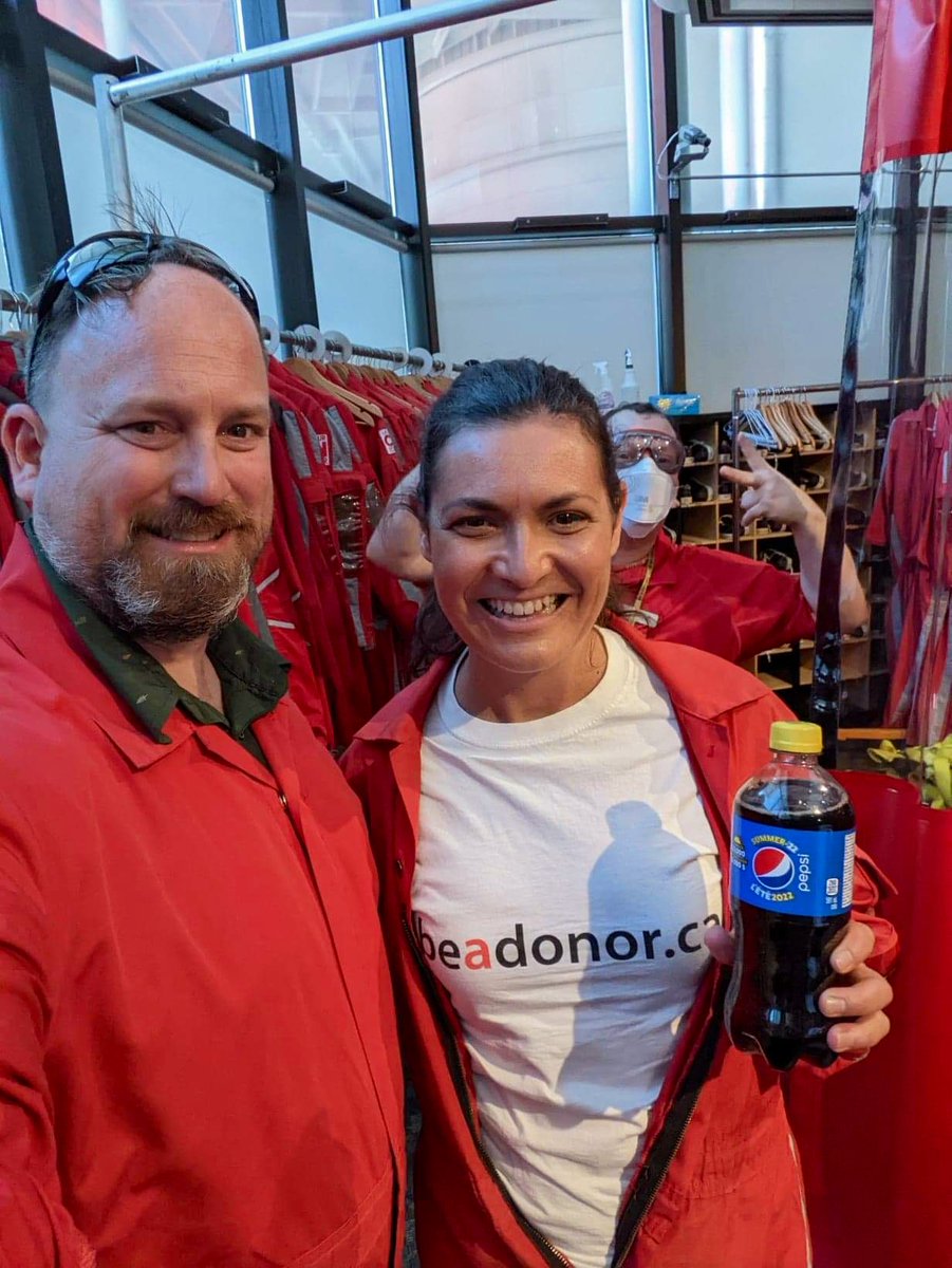 MEChainey's tweet image. Wednesday June 22, 2022 - 5 YEARS #Kidneyversary.
Manon (aunt/donor/hero) dislikes hospitals - 5 yrs ago she went ahead with the surgery to give me a better life with her little mighty kidney.  Today I faced my fear of heights to honour this incredible gift #BeADonor #LoveLife