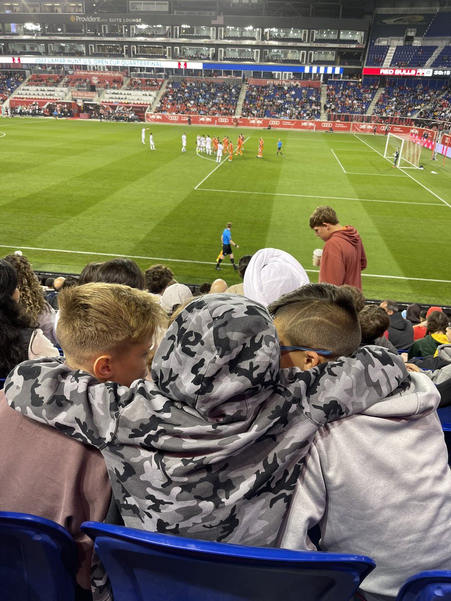 ptrap22's tweet photo. Just enjoying our Victory tonight !!! @RedBullsNY @MLS @CSAForeverGreen https://t.co/EihWNAgDIG